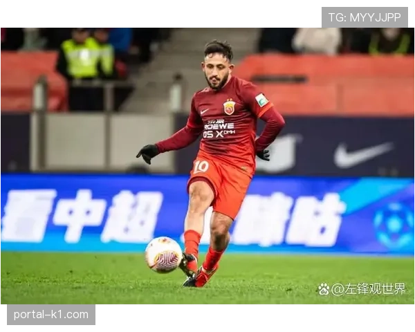 【2026年4月中超联赛·人物·特写特写：奥斯卡完成中超200场里程碑，上海海港全队列队致敬